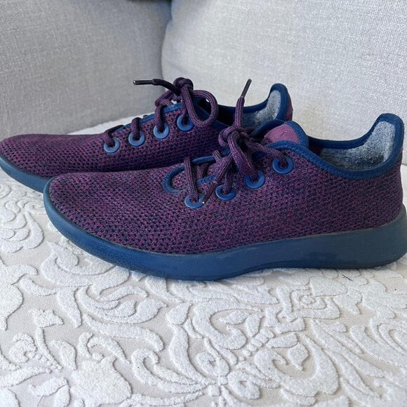 Men's Allbirds Tree Runners Olympus - Maroon with navy sole, Size 8 - Picture 3 of 7
